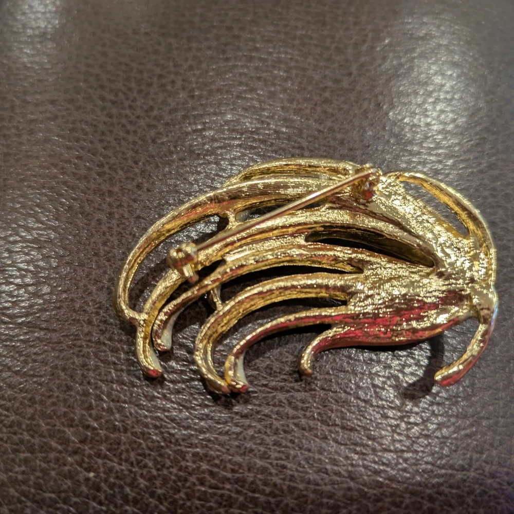 Vintage Gold and Cream Textured Leaves Shape Women's Brooch.2.5